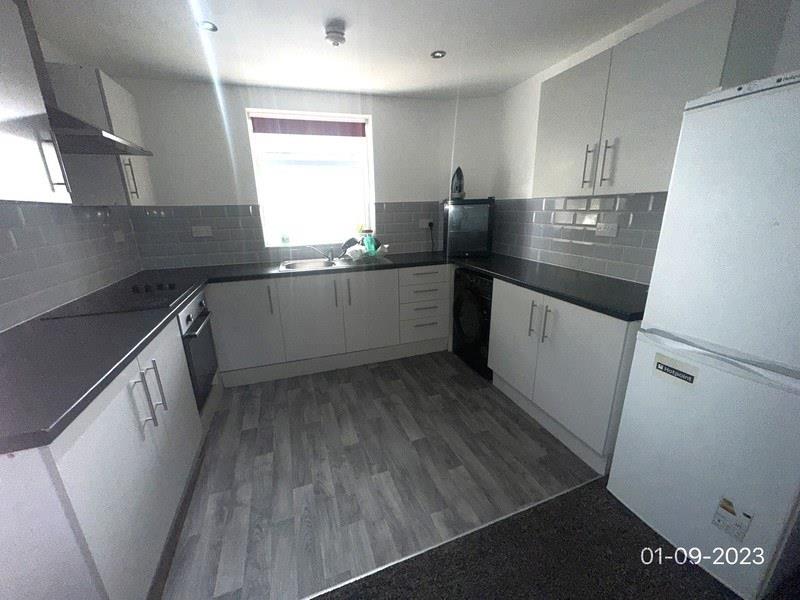 3 bed property in Albany Road, Cardiff
